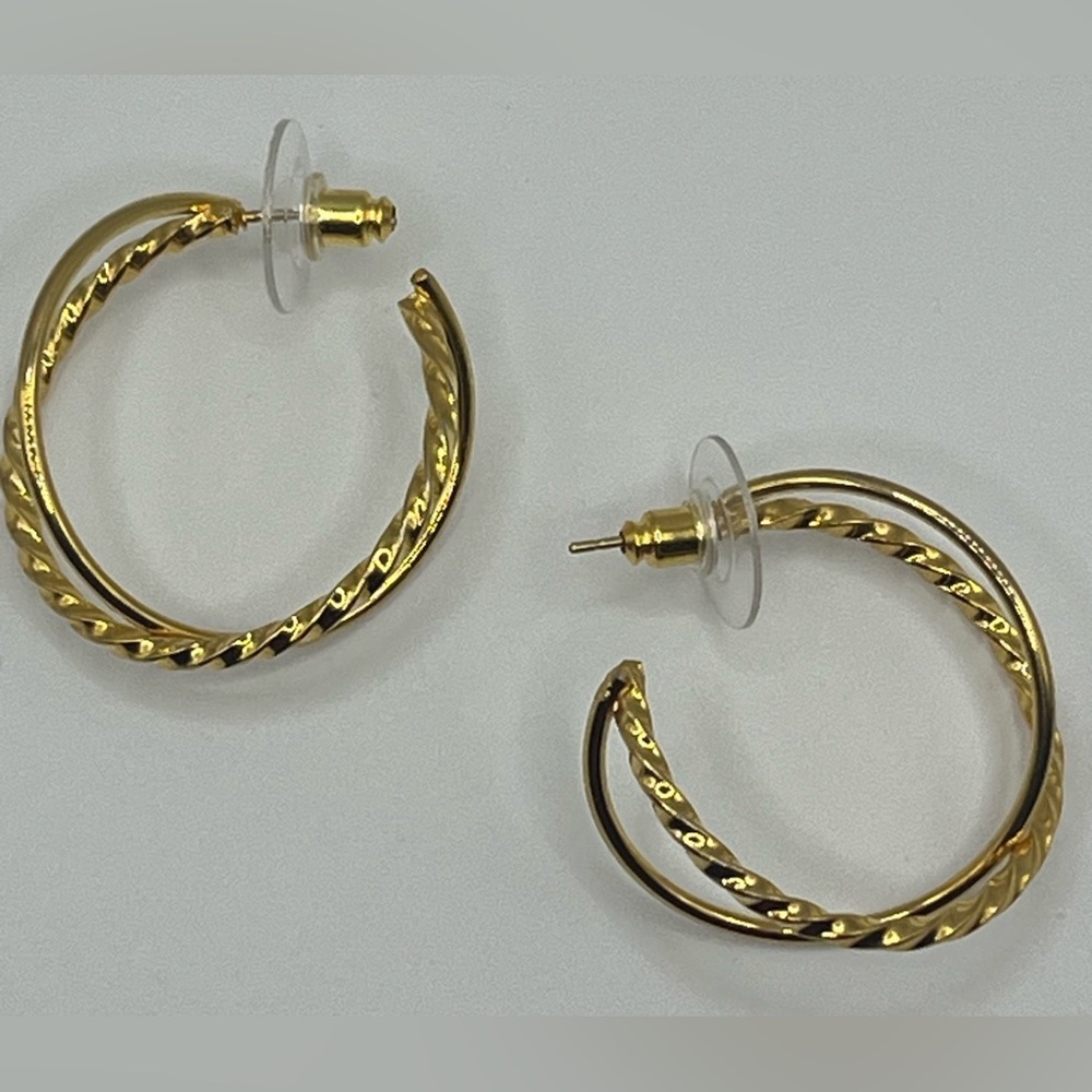 ✨ Gold-Tone Criss-Cross Hoop Earrings ✨ - Picture 4 of 4